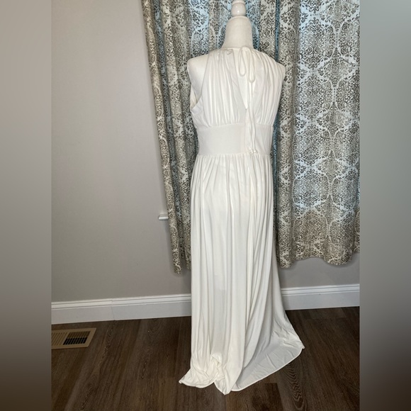 Long R&M Richards evening white gown with sequins - Picture 3 of 6